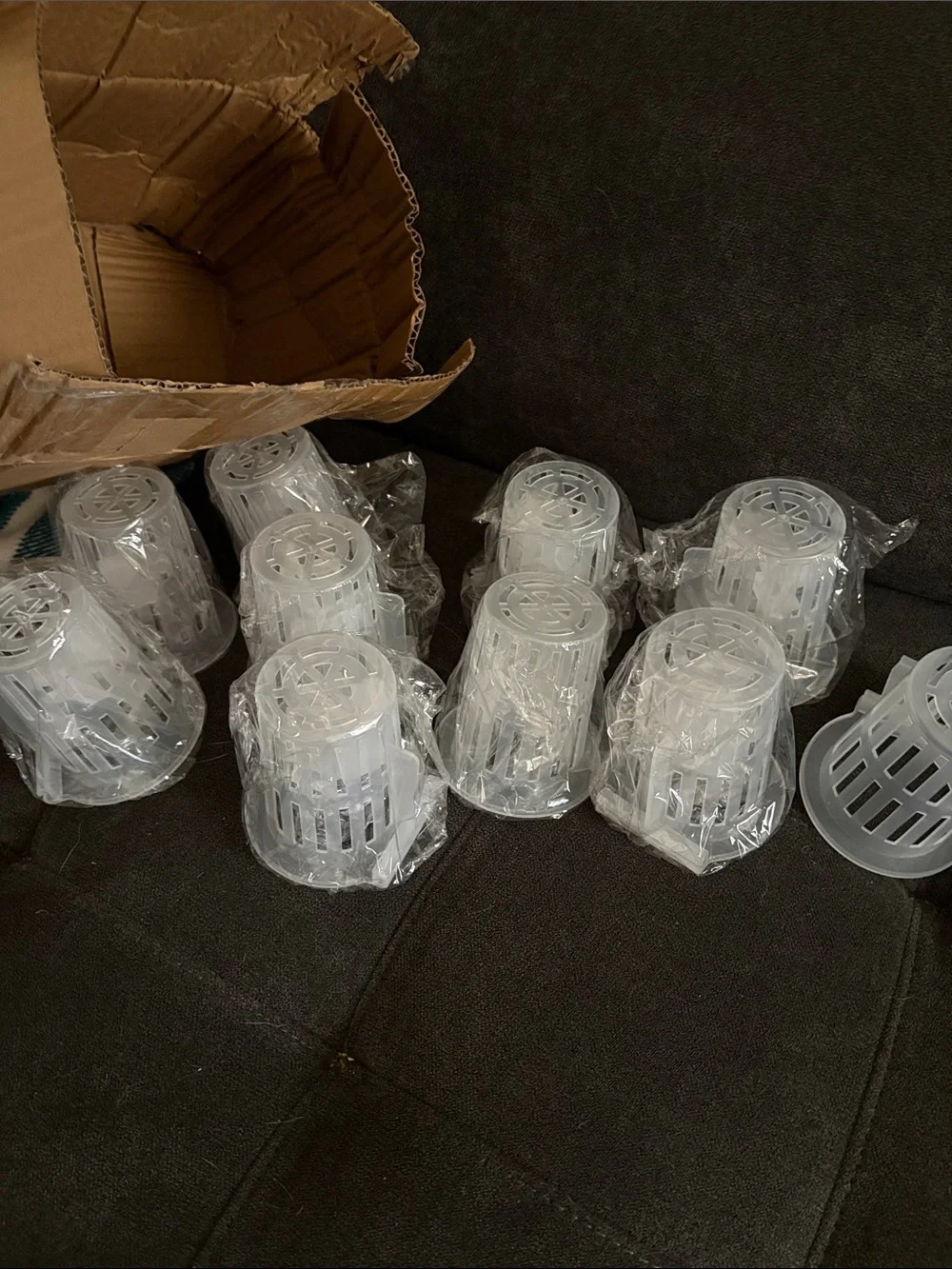 Clear Hydroponic Net Pots with Suction Clips - Set